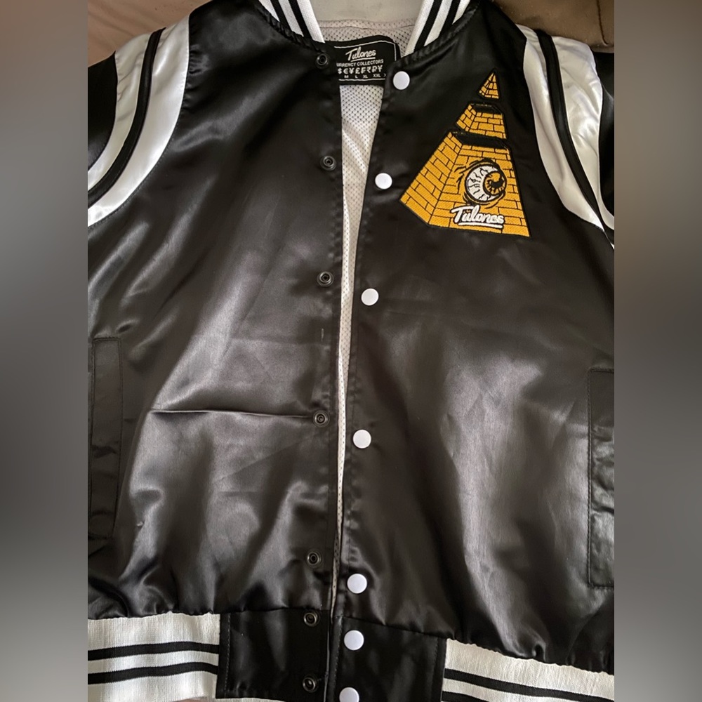 im selling this jacket the brand is called tulone the color is black and white
